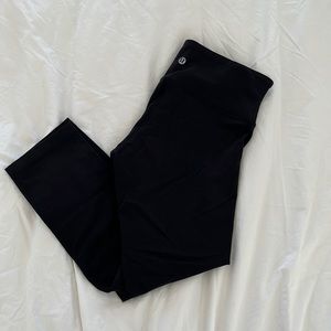 Lululemon black capri leggings